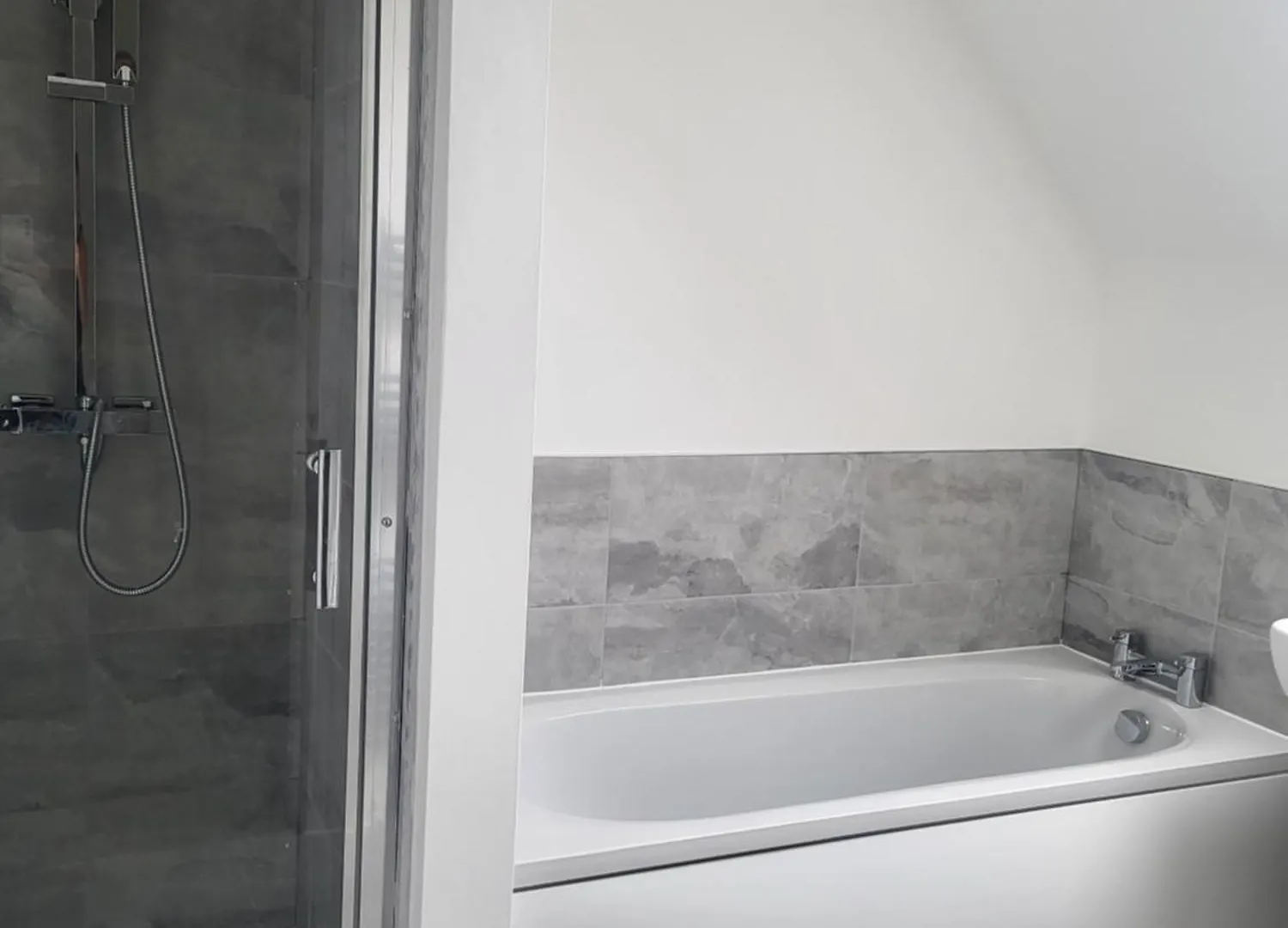Bright & Spacious 3-Bed Rotherham Home Ideal For Families Or Contractors