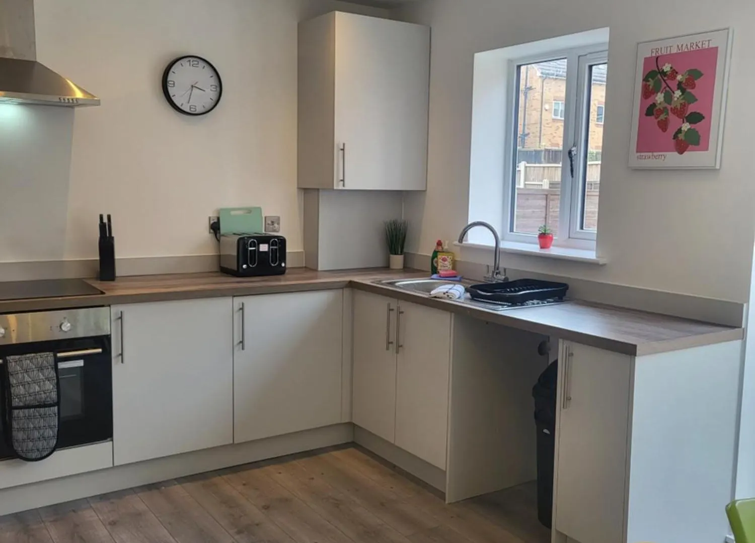 Bright & Spacious 3-Bed Rotherham Home Ideal For Families Or Contractors Великобритания